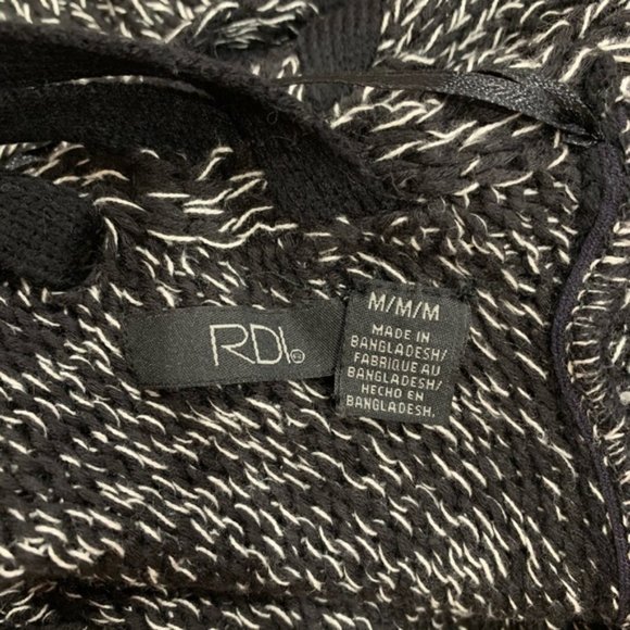 Modern Designer Lattice Back Knit Sweater - Picture 5 of 6